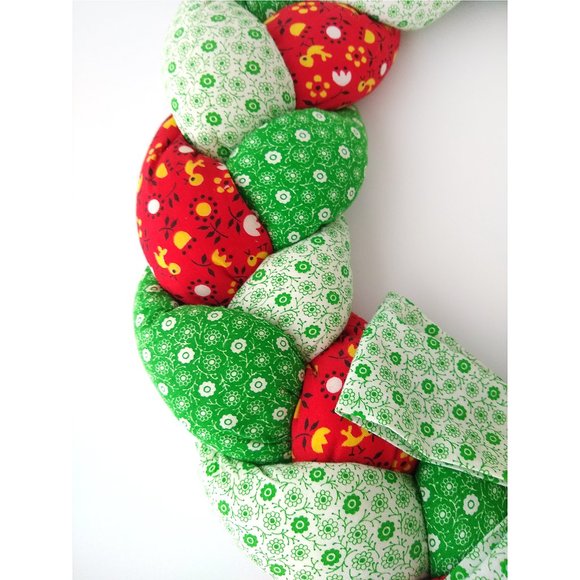 VTG 14" Braided Calico Christmas WREATH Cotton Cloth Red Green Country Cottage - Picture 4 of 9